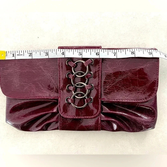 Giannini/ Clutch/ Burgundy faux leather and metal ring detail - Picture 5 of 8